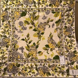 NWT April Cornell cotton tablecloth